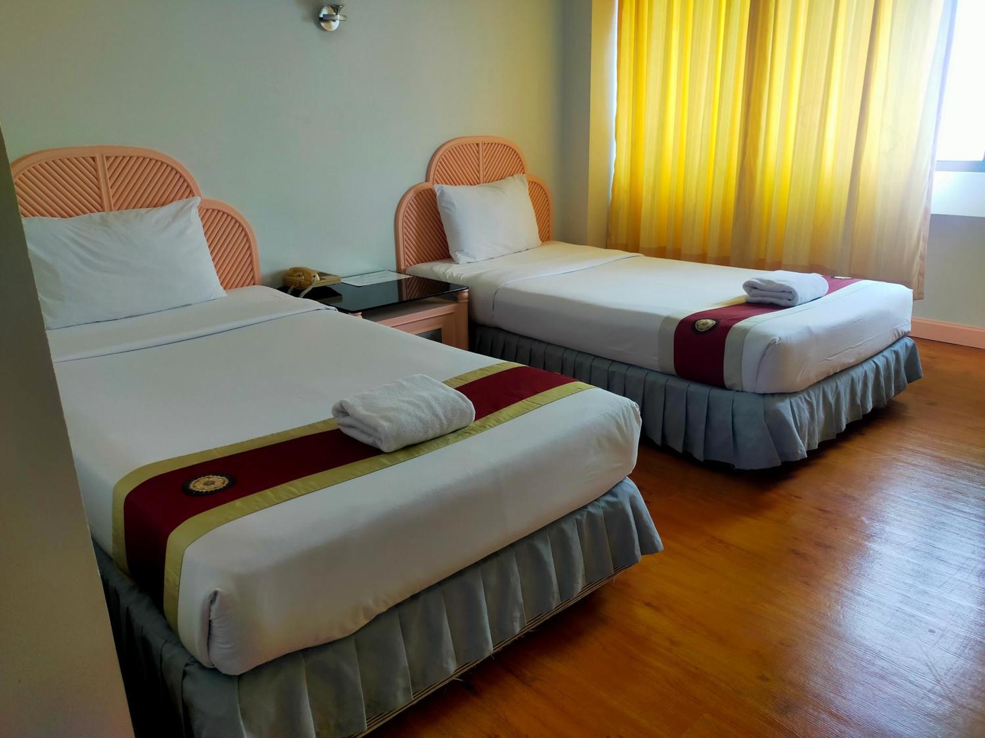 Thumrin Hotel Trang Room photo
