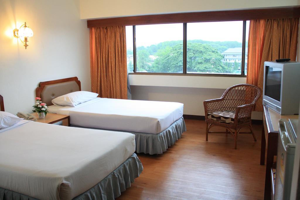 Thumrin Hotel Trang Room photo