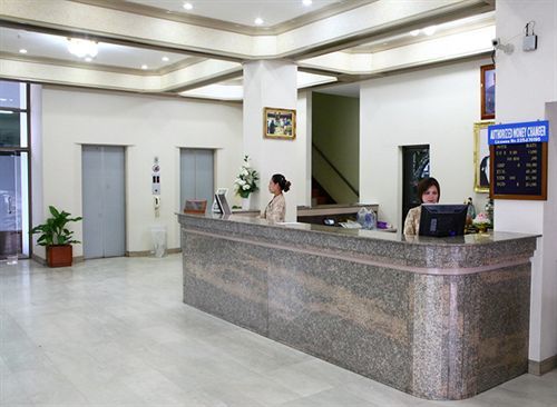 Thumrin Hotel Trang Exterior photo