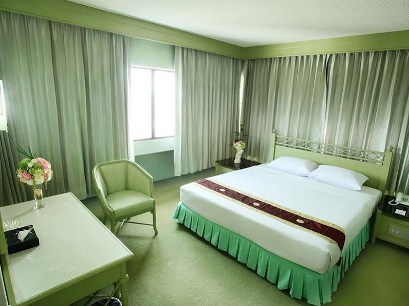 Thumrin Hotel Trang Exterior photo